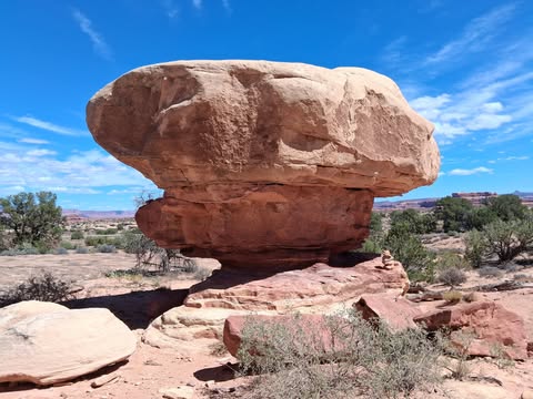 Balanced sandstone rock on the Pothole Point Trail in the Needles District of Canyonlands